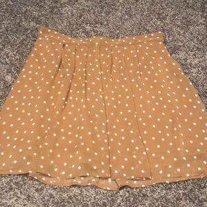 Tan and cream polka dot Old Navy skirt.